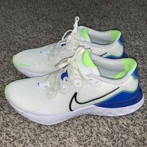 Size 8 women’s Nike running shoes!